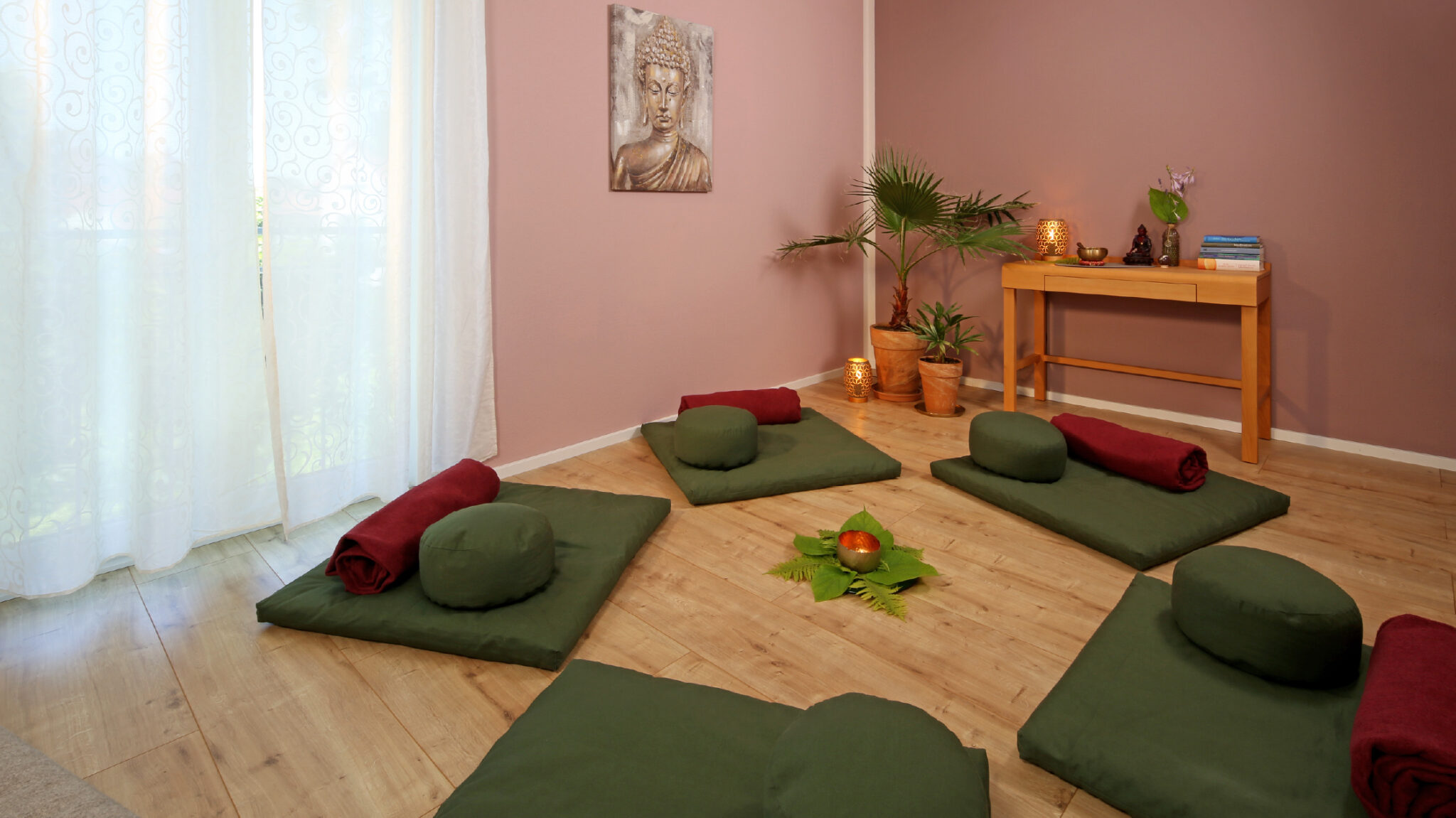 Meditationsraum mit Meditationskissen